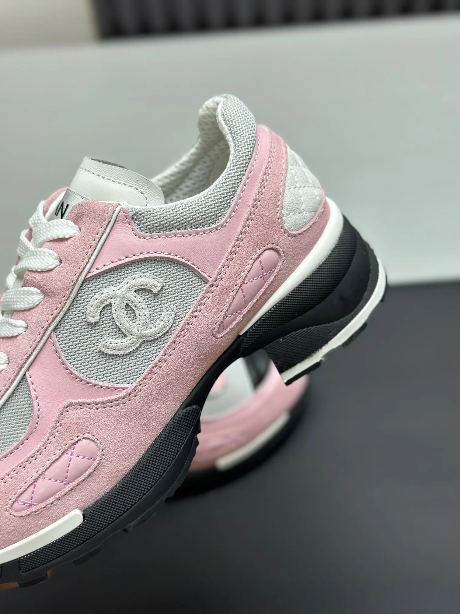 Men's shoes 💰620💰Women's 🚺 Chanel Panda shoes! 2025 counter top casual sports shoes This classic design; the upper is in the style of electric embroidery with various techniques; the outsole is fashionable and sporty; the unusual inclusion of a variety of color matching elements... The diversified mix and match is very good-looking and versatile, and can be used for leisure, fashion, sports, and outdoor... ꫛꫀꪝ Go➫ Materials: ❶Upper made of: original imported first-layer silk cowhide + original waterproof cloth + original first-layer cowhide ❷Inner use: Original Yangli+wang ❸ Outsole based on: Original TPU combination outsole Special counter boutique packaging complete set for women 35–41